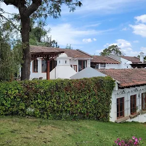 Amplia Casa Guatemala Con Pérgola Y Jardín Antigua